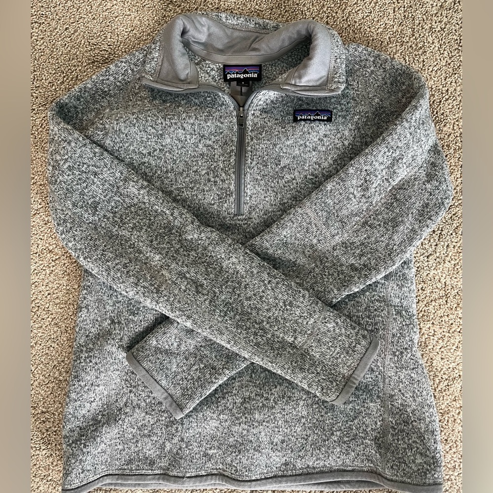 Women’s size small Patagonia quarter zip.